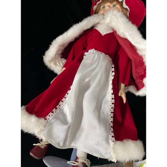 Two Porcelain Winter Dolls blonde in Green and brunette in Red 16” EUC - Picture 11 of 16